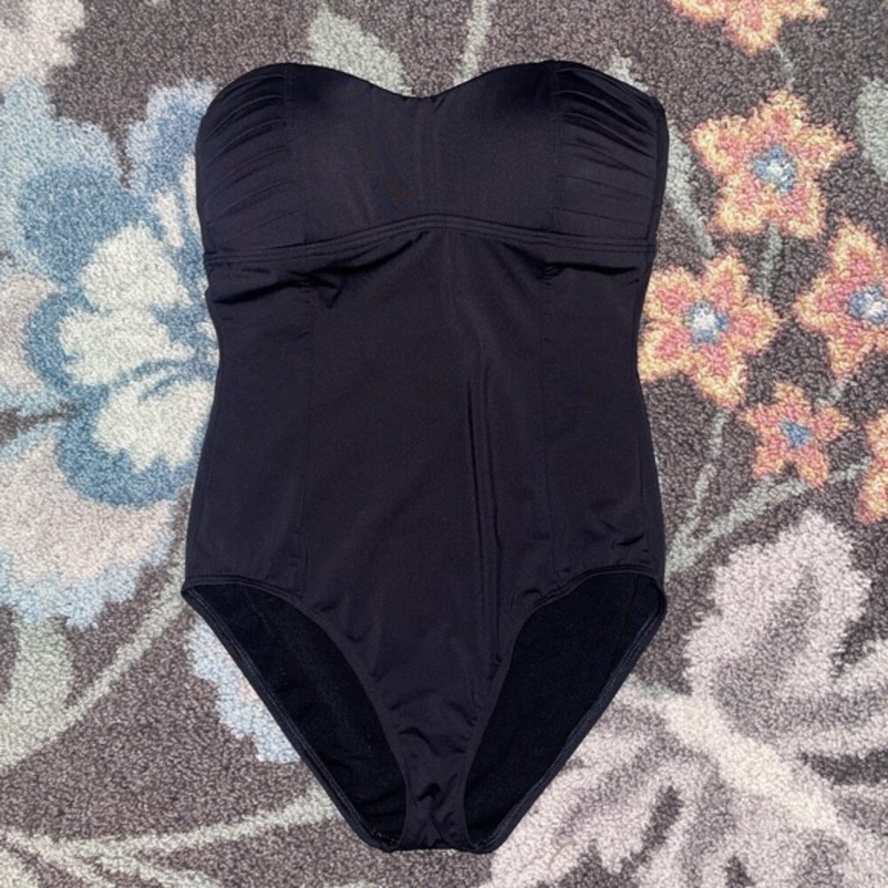 TOMMY BAHAMA one piece swimsuit size 8